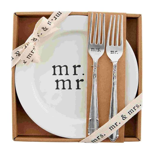 Mr. & Mrs. Wedding Cake Plate Set