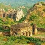 Explore the ancient ruins of Delhi