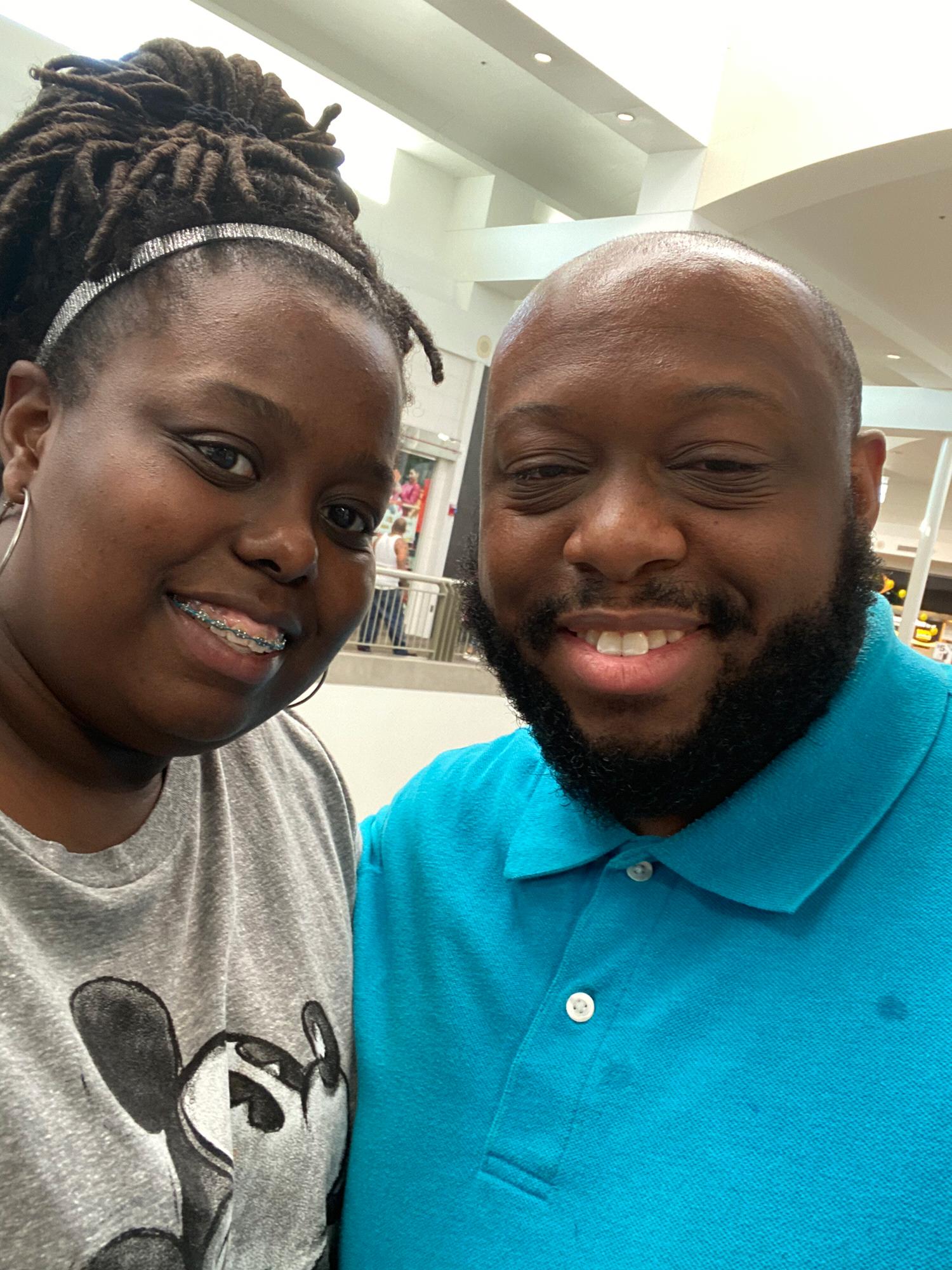 Melanie: "But I really would like to use your card for this..."
Avery: "Okay, but selfie first!" LOL