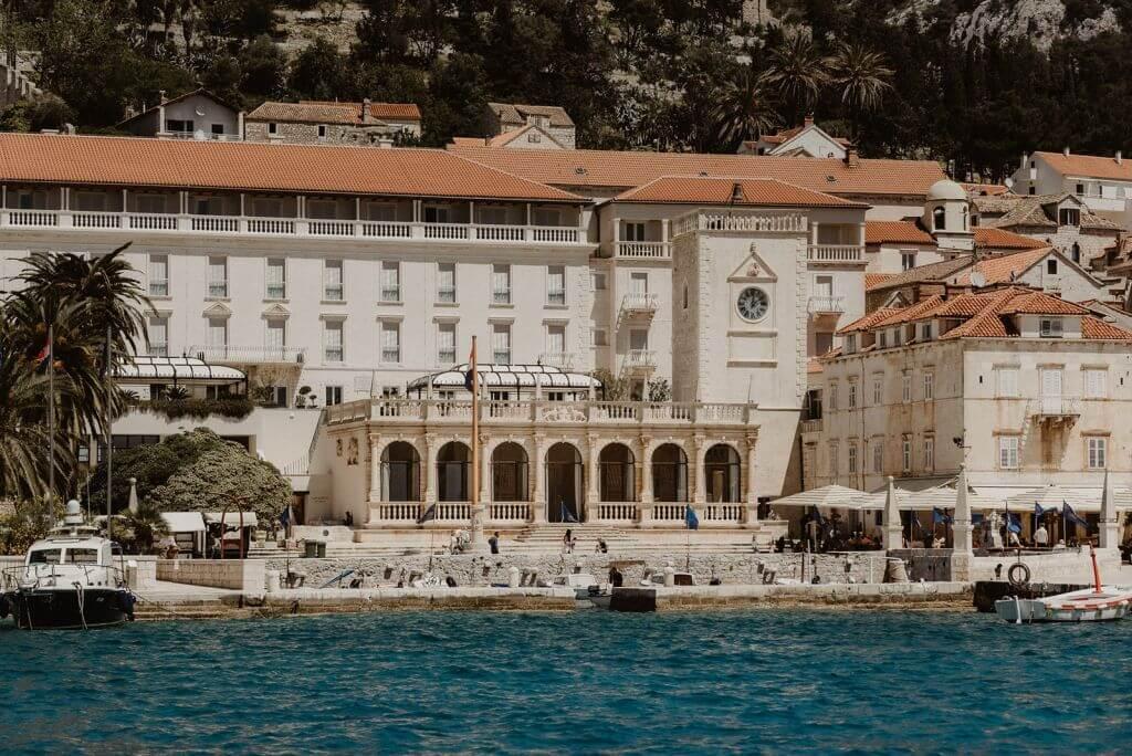 The Wedding Website of Tara Shaghafi and Julian Mileta