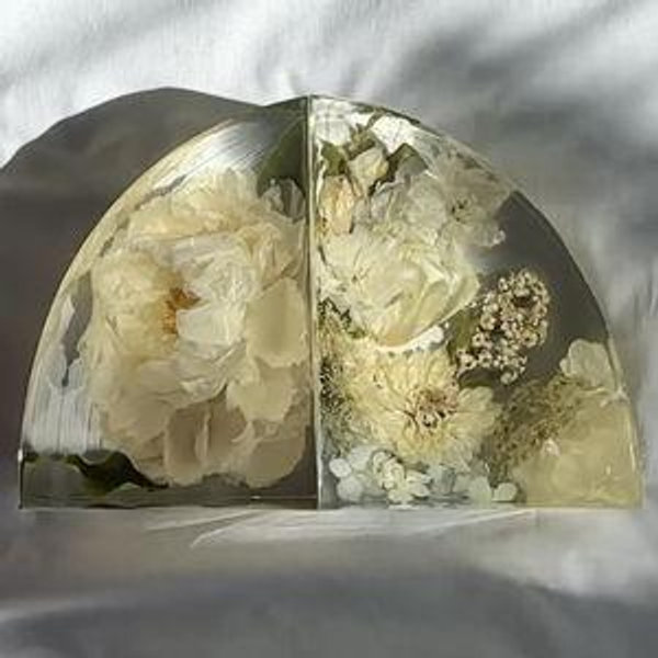 Wedding flowers preservation: bookends