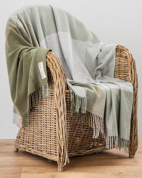 July Bug Cashmere Blend Throw in Green (L)
