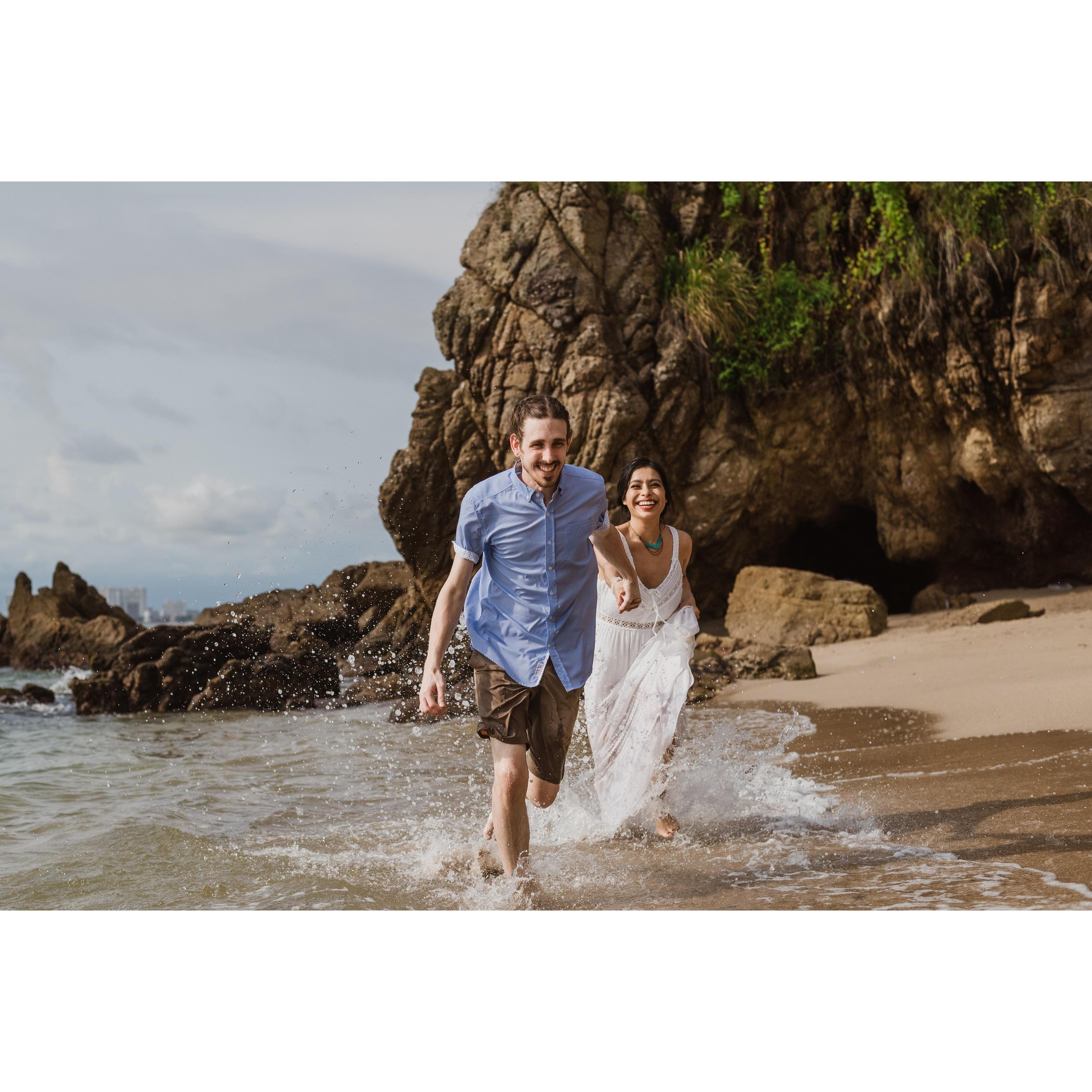Engagement photos! Amapas Beach PV Aug '21
