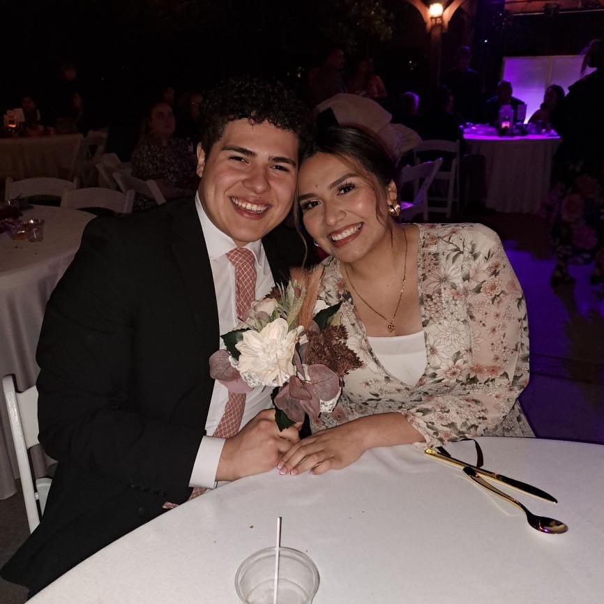 we caught the bouquet & garter 🤩