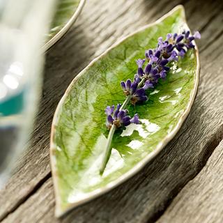 Riviera Vert Frais Laurel Leaf Plate