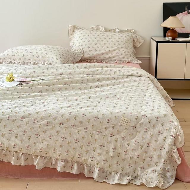 BuLuTu Cute Floral Muslin Cotton Quilt with Ruffles for Kids Adults 79"x90", Soft Breathable Quilted Blanket Gauze Comforter Reversible Bed Cover for All Seasons, Machine Wash, Azalea Pattern
