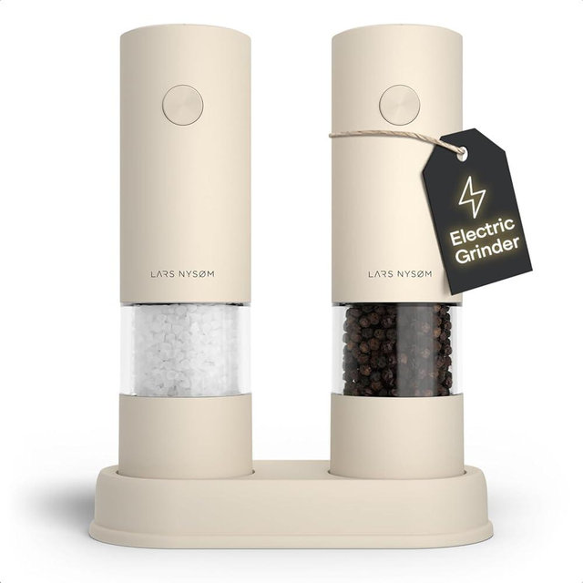 LARS NYSØM Electric Salt and Pepper Grinder Set I Automatic Salt and Pepper Mills with Adjustable Ceramic Grinder I AAA-Battery Operated Electric Spice Mill Set (Cream Beige)
