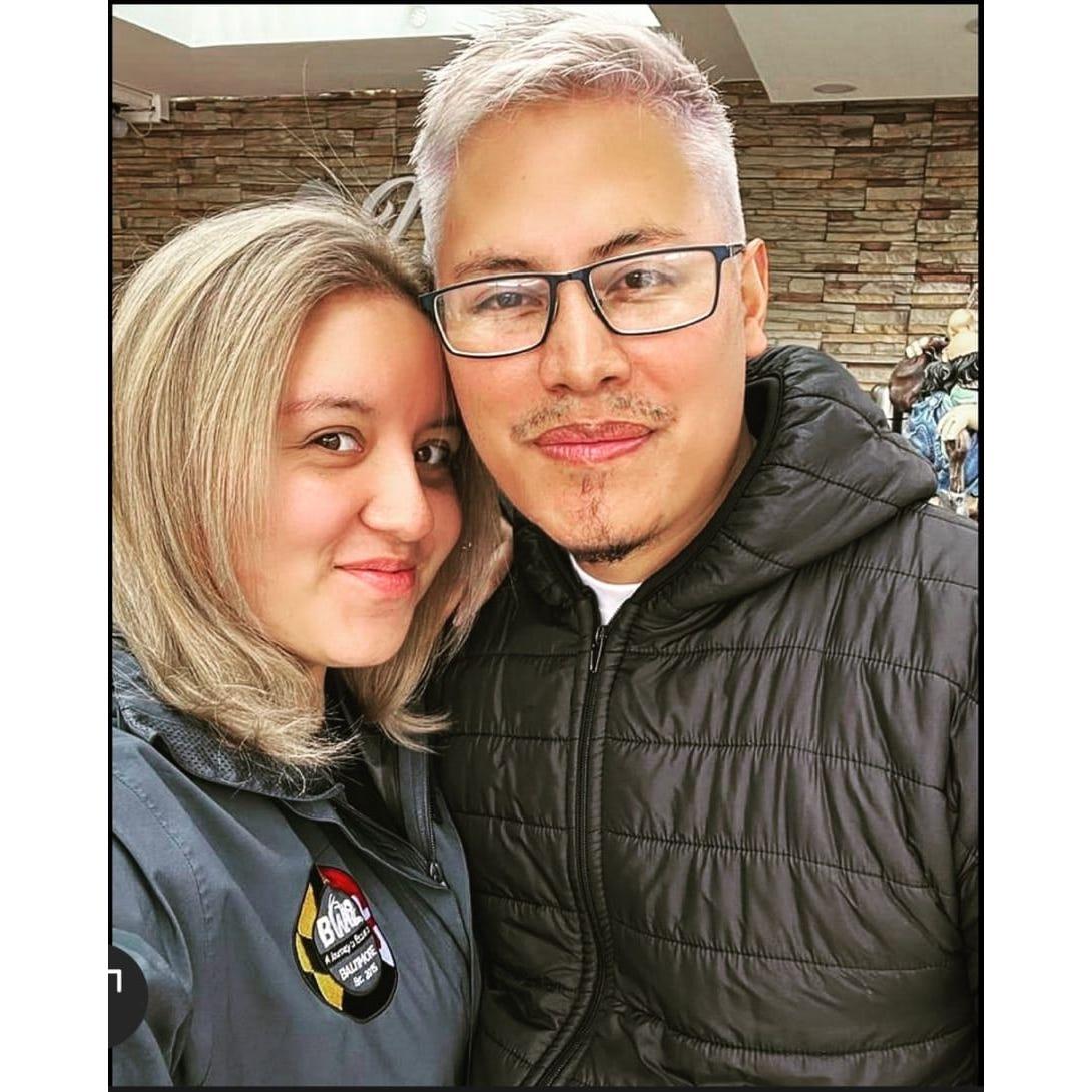 A couple that dyes their hair together stays together - La pareja que se pinta el pelo juntos se quedan juntos