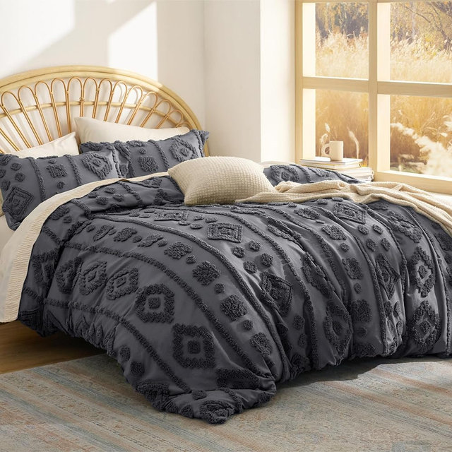 Bedsure Boho Tufted Grey Comforter Set Queen Size, GentleSoft™ 3 Pieces Boho Farmhouse-Style Decor Bedding, Exquisite Bedding for All Seasons, 1 Bed Comforter, 2 Pillow Shams, 90x90 Inches