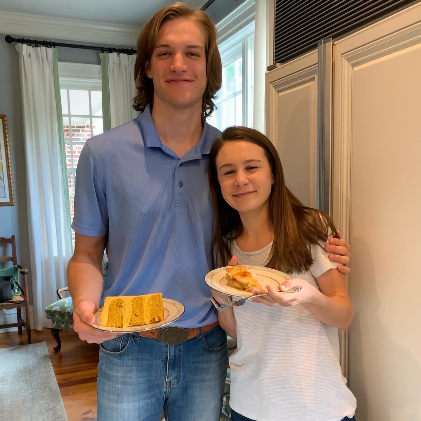 11.27.2020
We love baking together! Homemade apple pie and pumpkin cake for Thanksgiving!