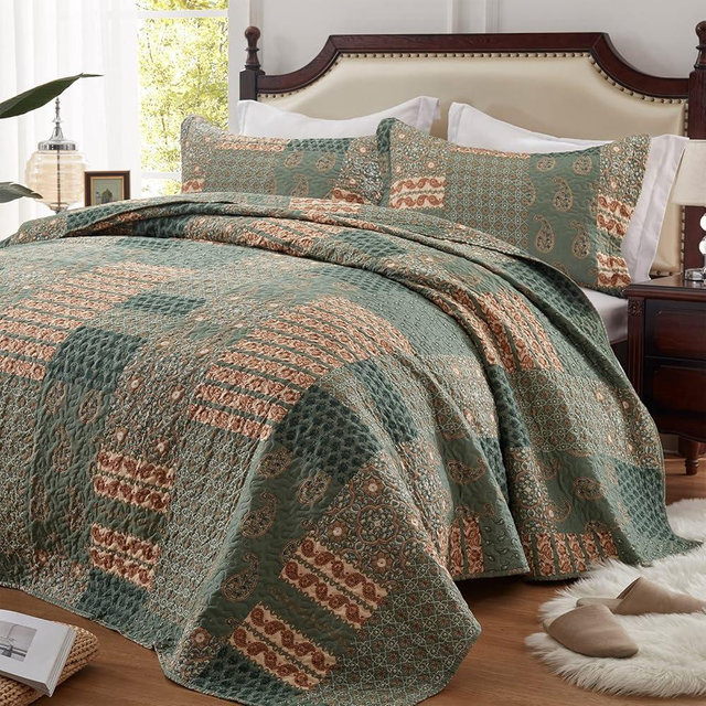 LEAONME 3 Pieces California King Size Quilt Set Olive Green Oversized 120x120 Inch Bedspread Coverlet Lightweight Microfiber Paisley Bed Cover for All Seasons (1 Quilt, 2 Pillow Shams)