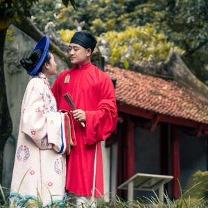 Traditional Hanfu Photoshoot in an Ancient Garden