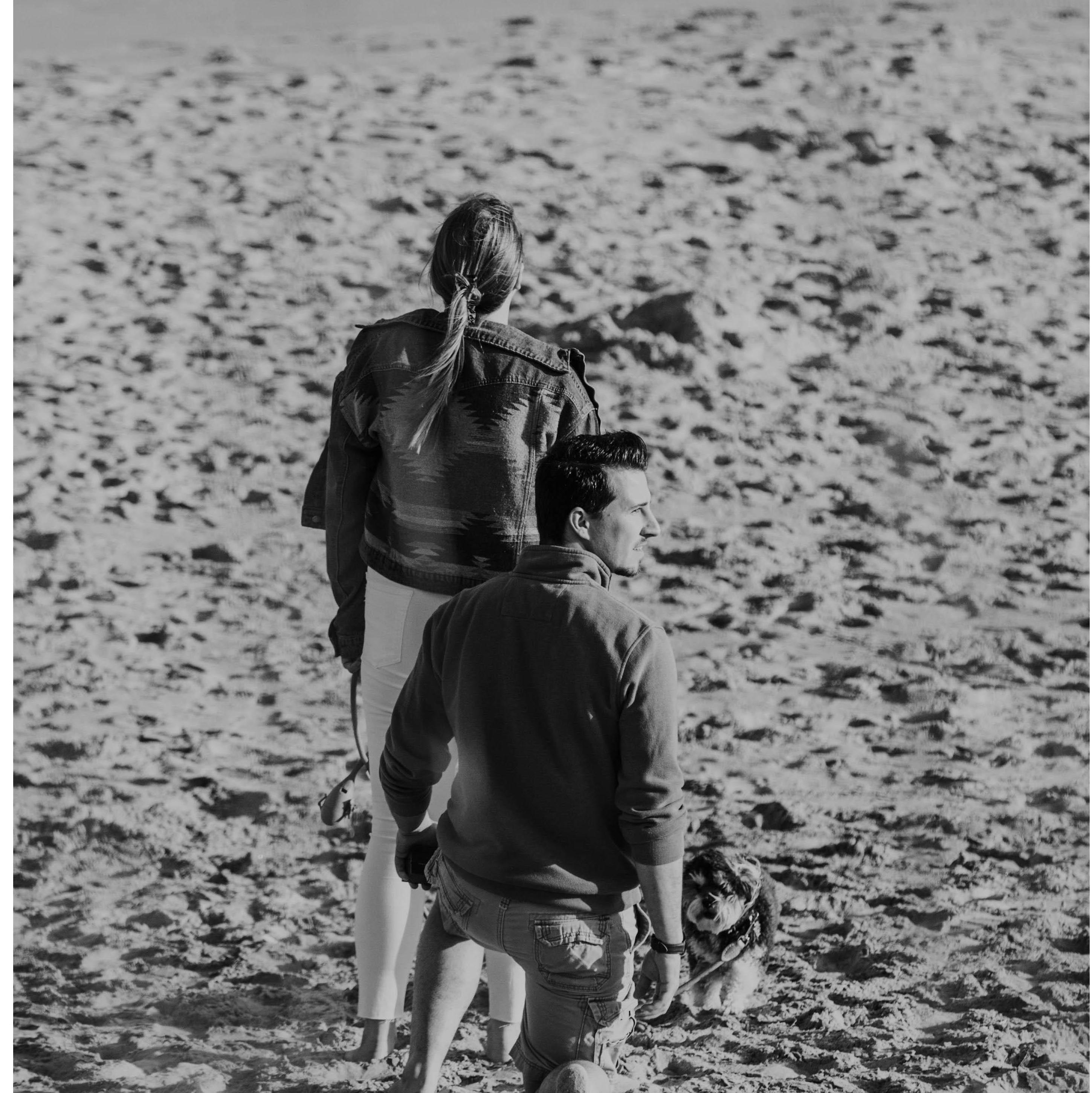 When Tom proposed to Nicole.... but she was looking for Dolphins for far too long......
... Tom actually got up and got back down on a knee to finally propose.