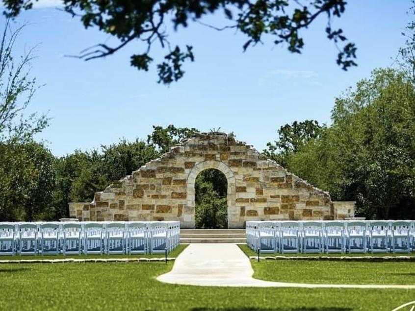 The Wedding Website of Jaquelin Rodriguez and Jessie Flowers