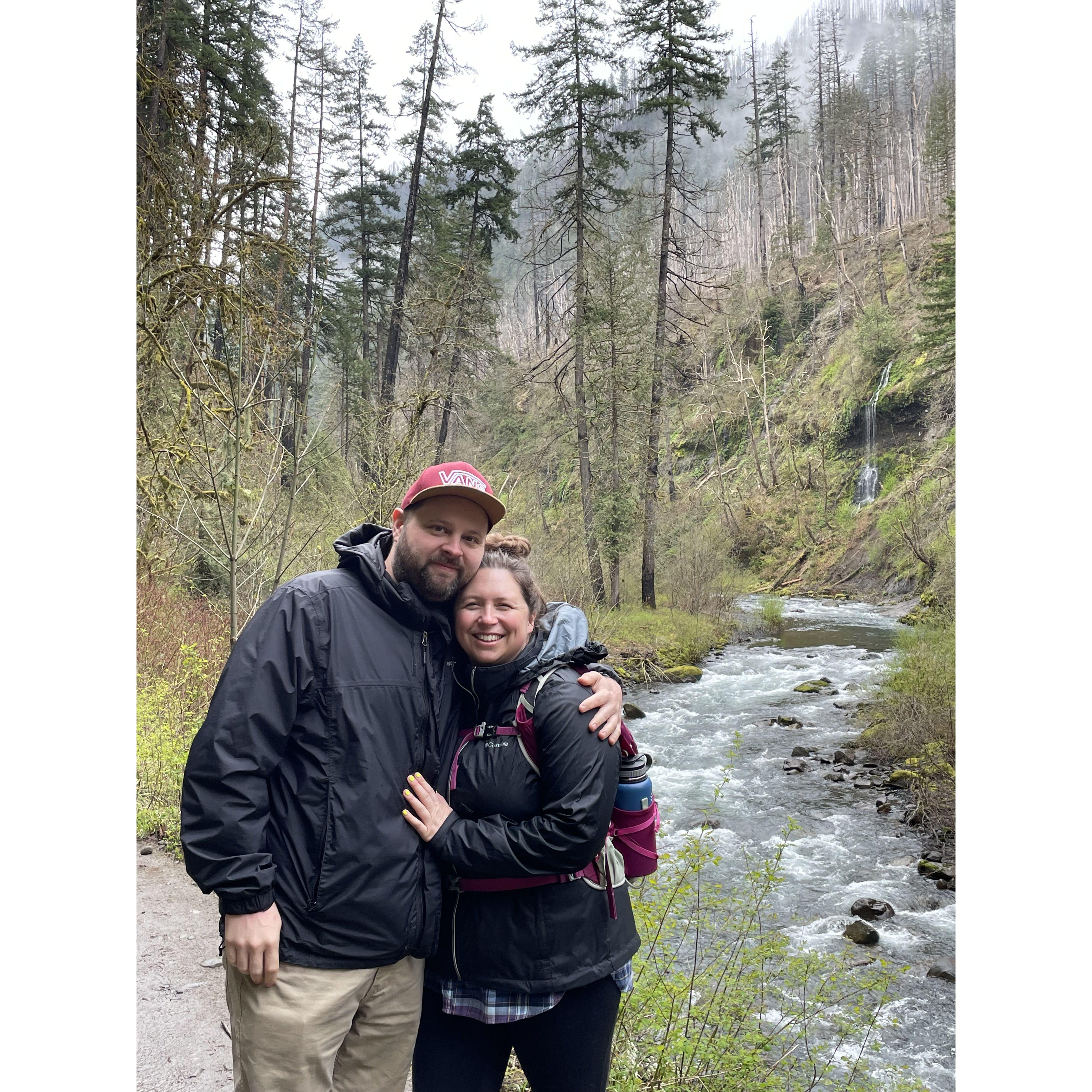 Hiking Punchbowl Falls in the Columbia Gorge