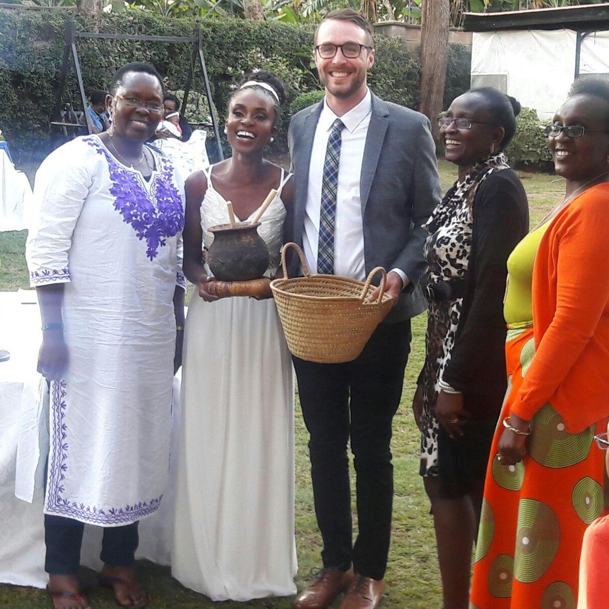 When the bride receives a basket to buy food and a pot to cook it in...haha..the groom is all smiles..thank you Aunties!