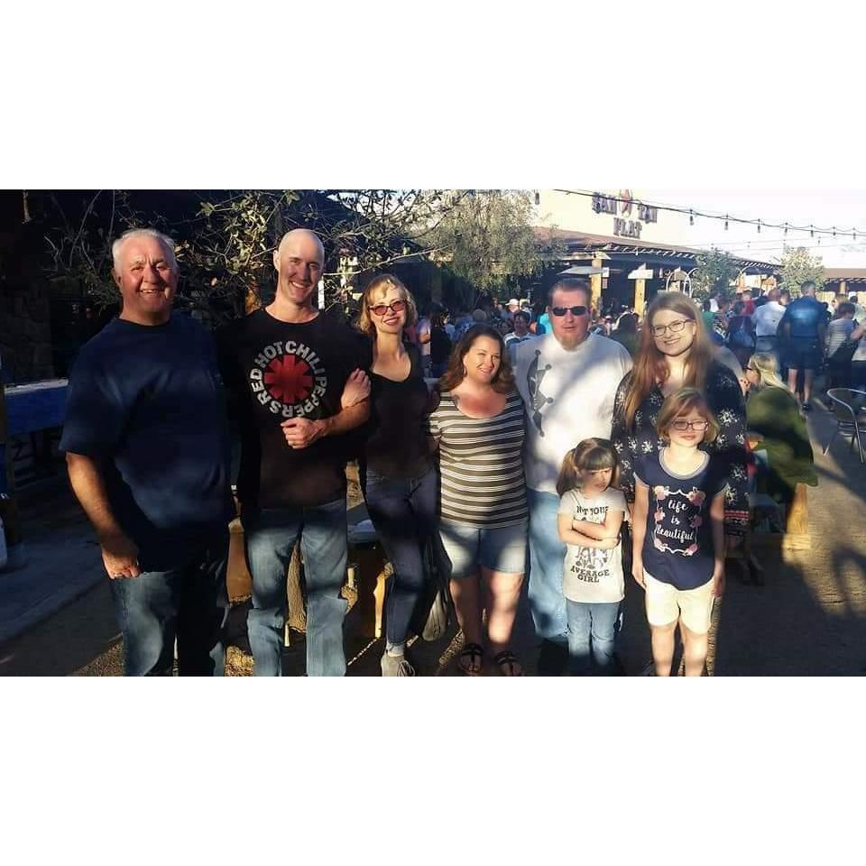 Sarah's family in Arizona; Charly (dad), Greg (brother), Crystal (sis in law), Sarah, Chris, Becca (daughter), Summer and Reese (nieces)