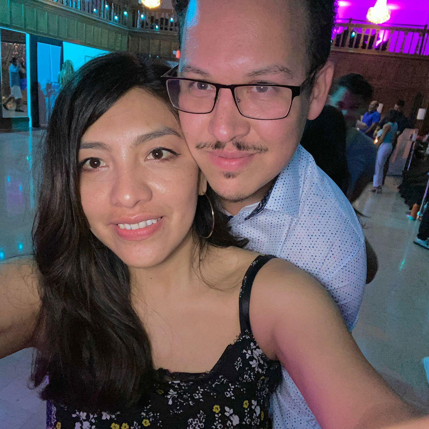 Abrazito en la pista de baile 🥰