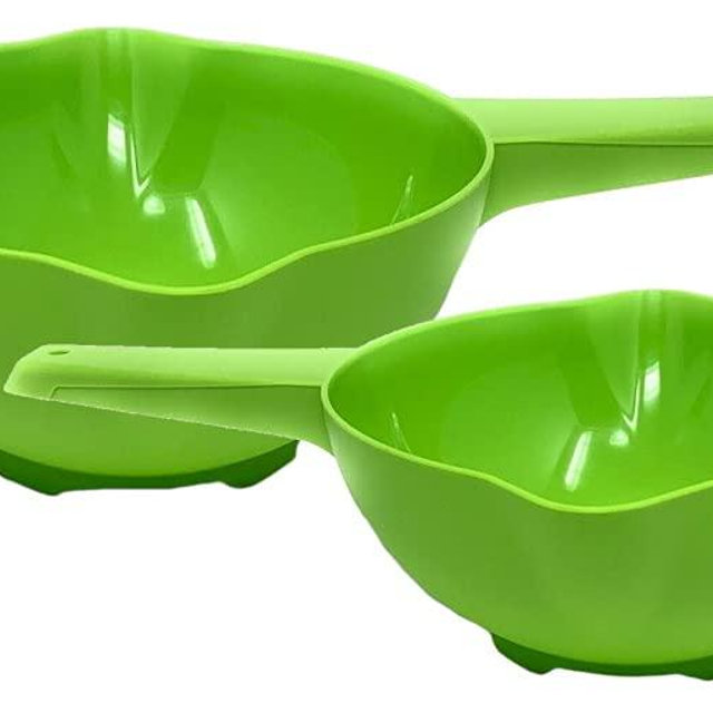 Tupperware 1 Qt and 2 Qt Colanders Set of 2 in Apple Green