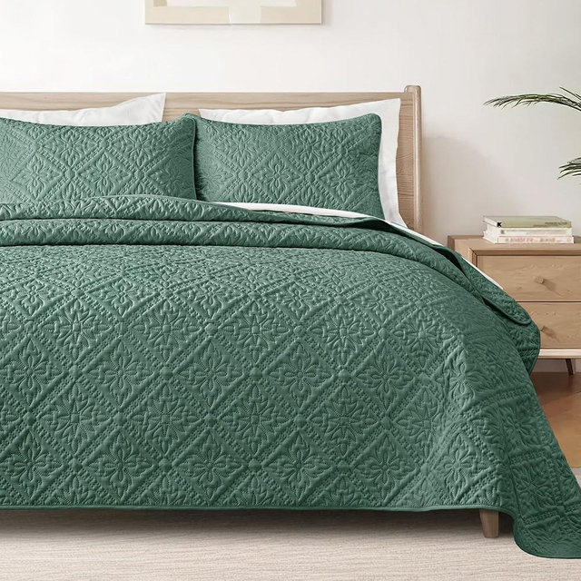 Exclusivo Mezcla Queen Quilt Bedding Set, Lightweight Soft Bedspreads Coverlets with 2 Pillow Shams, Modern Green Quilts Queen Full Size for All Seasons