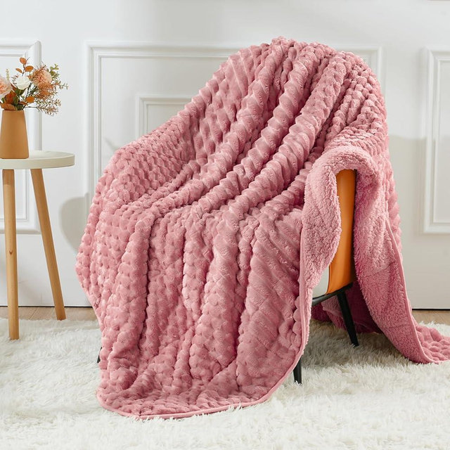 Uttermara Fleece Weighted Blanket for Adults Queen Size 15lbs, Soft Sherpa Weighted Blankets for Sleeping and Calming, Fuzzy Heavy Blanket for Bed and Couch, 60 x 80 Inches, Pink