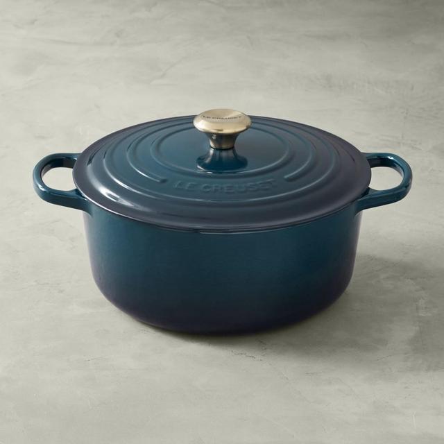 Le Creuset Signature Enameled Cast Iron Round Dutch Oven, 7 1/4-Qt., Agave