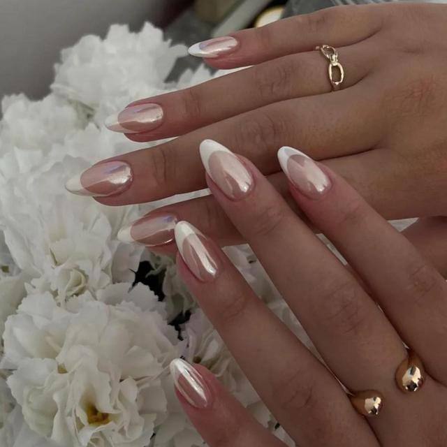 Bride wedding nails