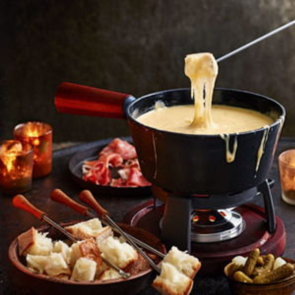 Cena de fondue suiza