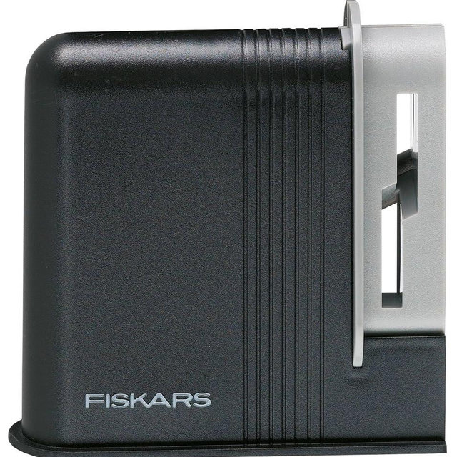 Fiskars Clip-Sharp Scissors Sharpener, Total Length: 4 cm, plastic, 1000812
