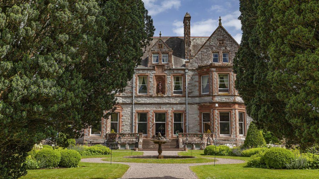 The Wedding Website of Isabelle de Burgh and Jackson Cruzan