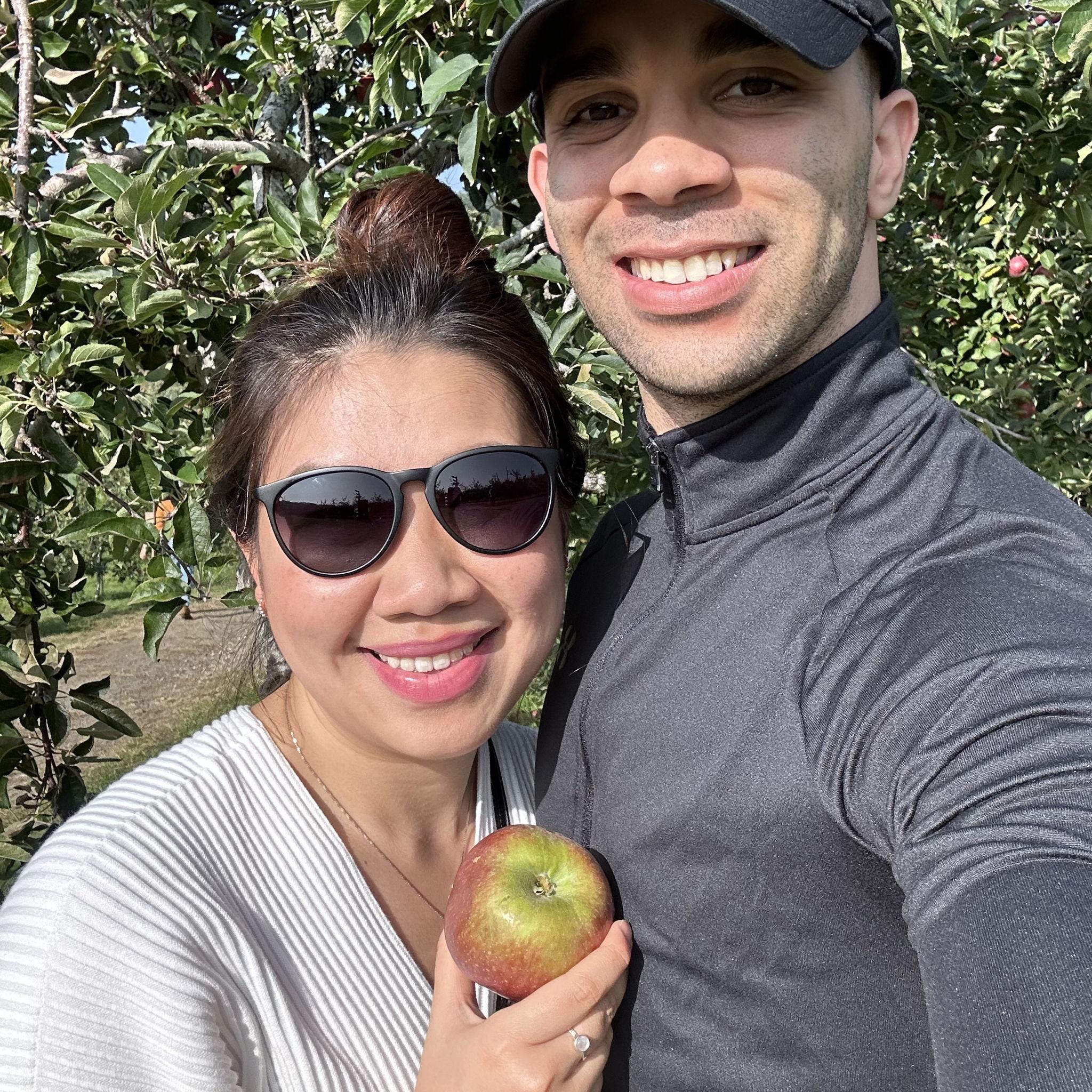 Our Fall tradition -Apple picking with the Primavera family!