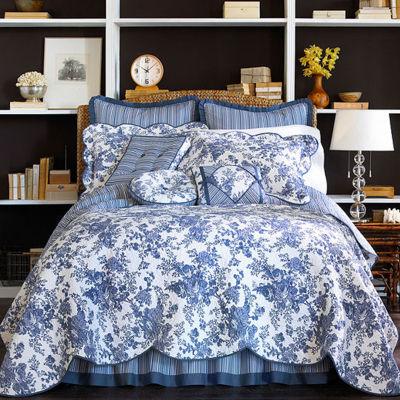Toile Garden Quilt