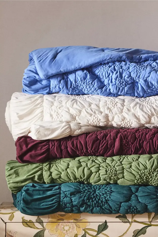 Dahlia Cotton Jersey Floral Quilt in Queen White