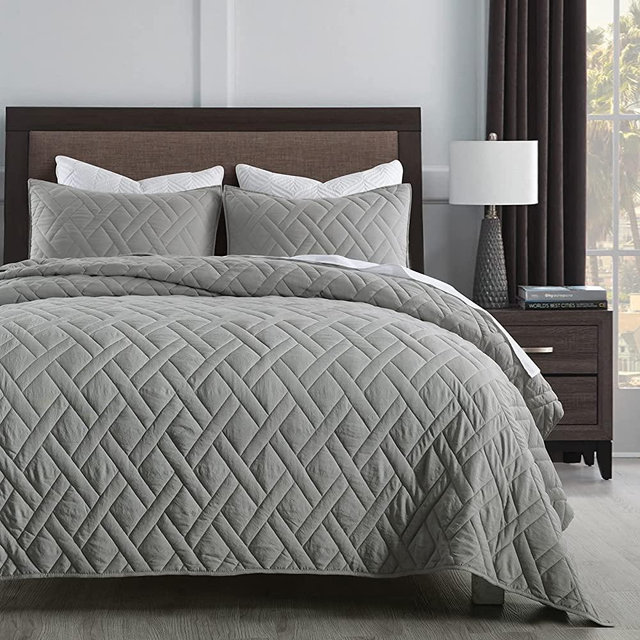 Quilt Set Queen Size Grey, Classic Geometric Diamond Stitched Pattern, Pre-Washed Microfiber Ultra Soft Lightweight Quilted Bedspread Coverlet for All Season, 3 Piece Includes 1 Quilt and 2 Shams