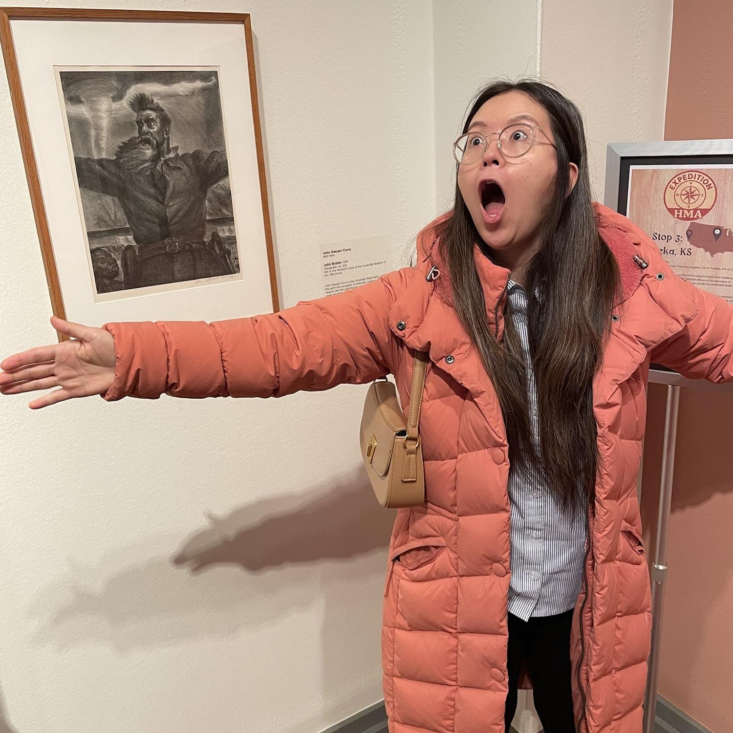 Nina likes to imitate arts and being goofy when visiting art gallery!