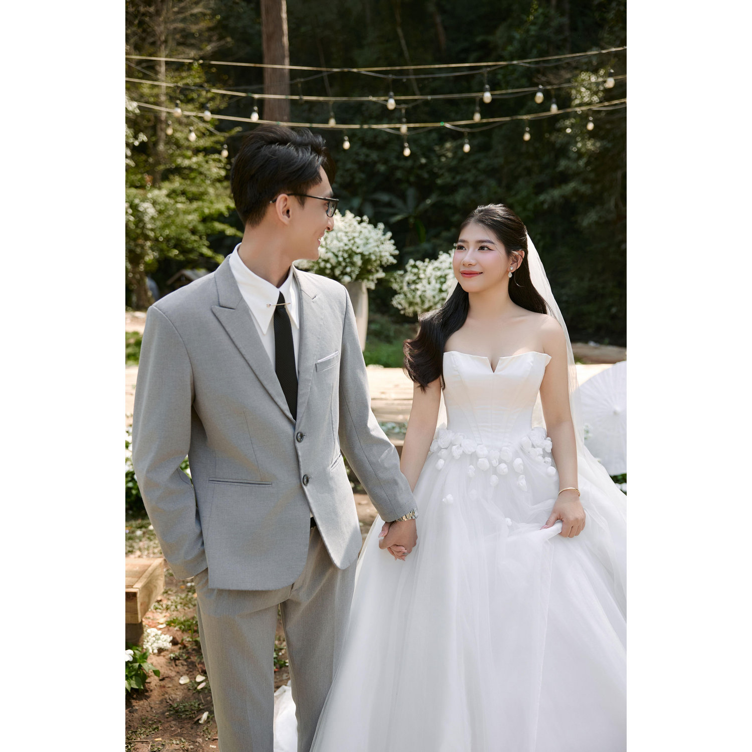 Không lấy được nhau mùa hạ
Ta sẽ lấy nhau mùa xuân
Không lấy được nhau thời trẻ
Ta sẽ lấy nhau khi góa bụi về già