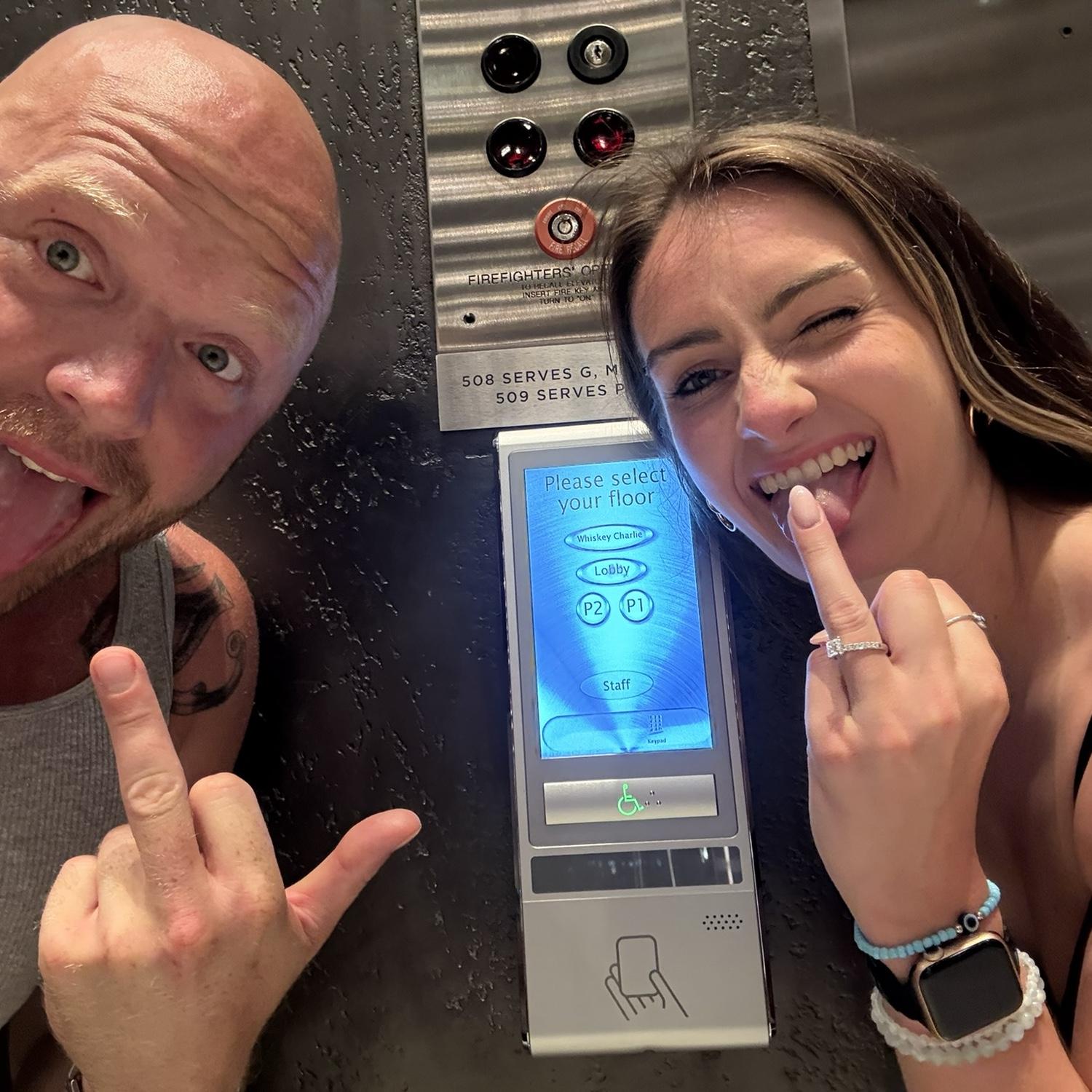 💍🖕🏼😂