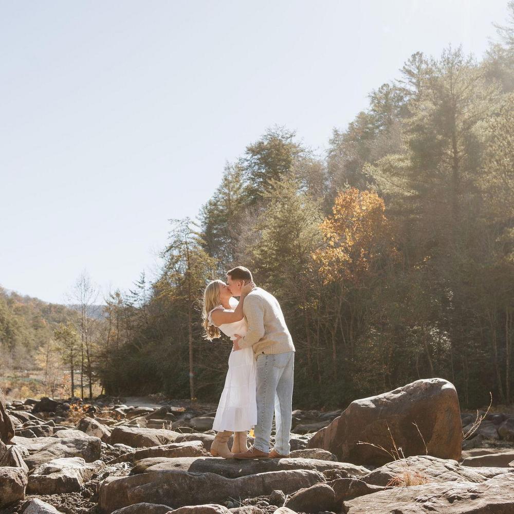 Ashley Morgan and Brett Anderson's Wedding Website, image size:1000x1000