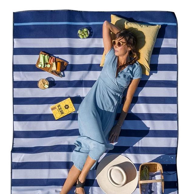 CGear Sandlite – Patented Sand-Free Beach Mat