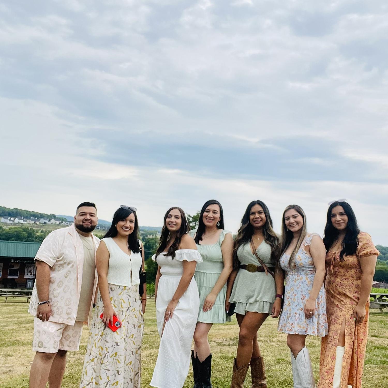 The bridesmaids and brother of the bride ♥️
