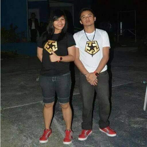 Power couple :D Couple watch, couple shirt, couple shoes. Sasayaw yarn ? Hahaha