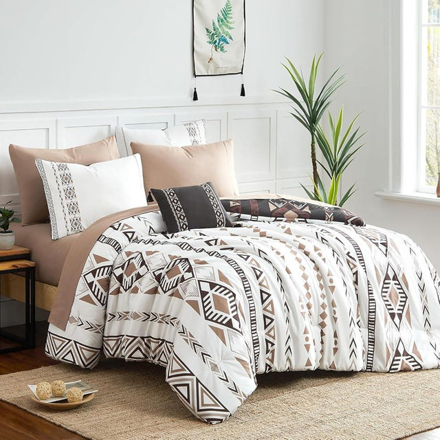 Geniospin Super King Size Comforter Set- 7 Pieces Boho Bed in a Bag, Western Bedding Set for All Seasons, Reversible Aztec Bedding, Lightweight Comforter Bed Set with Sheets, Pillowcases & Shams