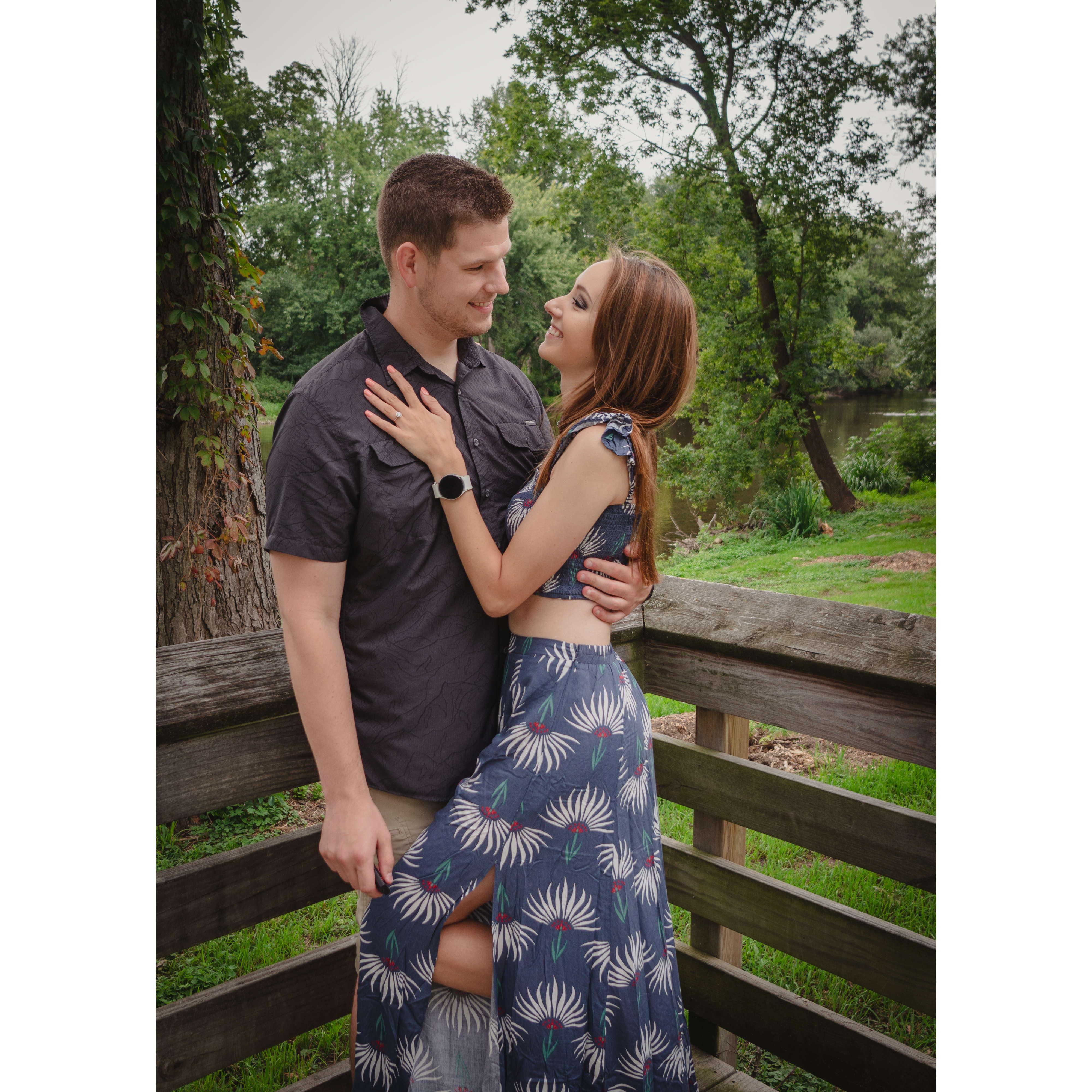 Engagement Photos in Settlers Park (Mequon/Thiensville, WI)