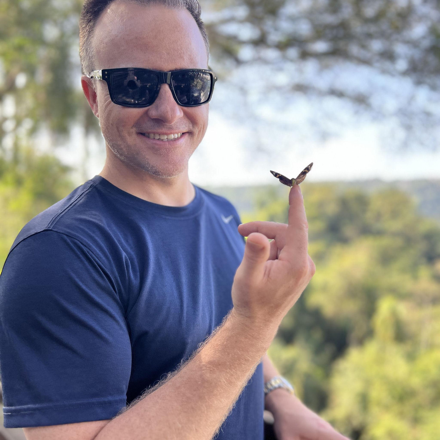 Un dia de paseo en las Cataratas de Iguazu- Date at the Iguazu Falls-friendly butterflies everywhere!