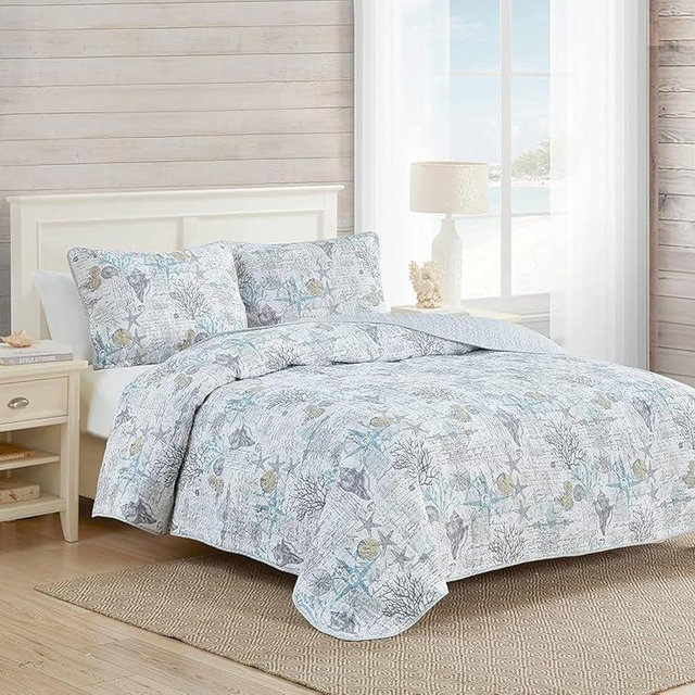 Tommy Bahama - King Quilt Set, Soft & Reversible Woven Bedding with Matching Pillowcases, Medium Weight for Year Round Comfort, 3 Piece Bed Set (Beach Bliss Grey)