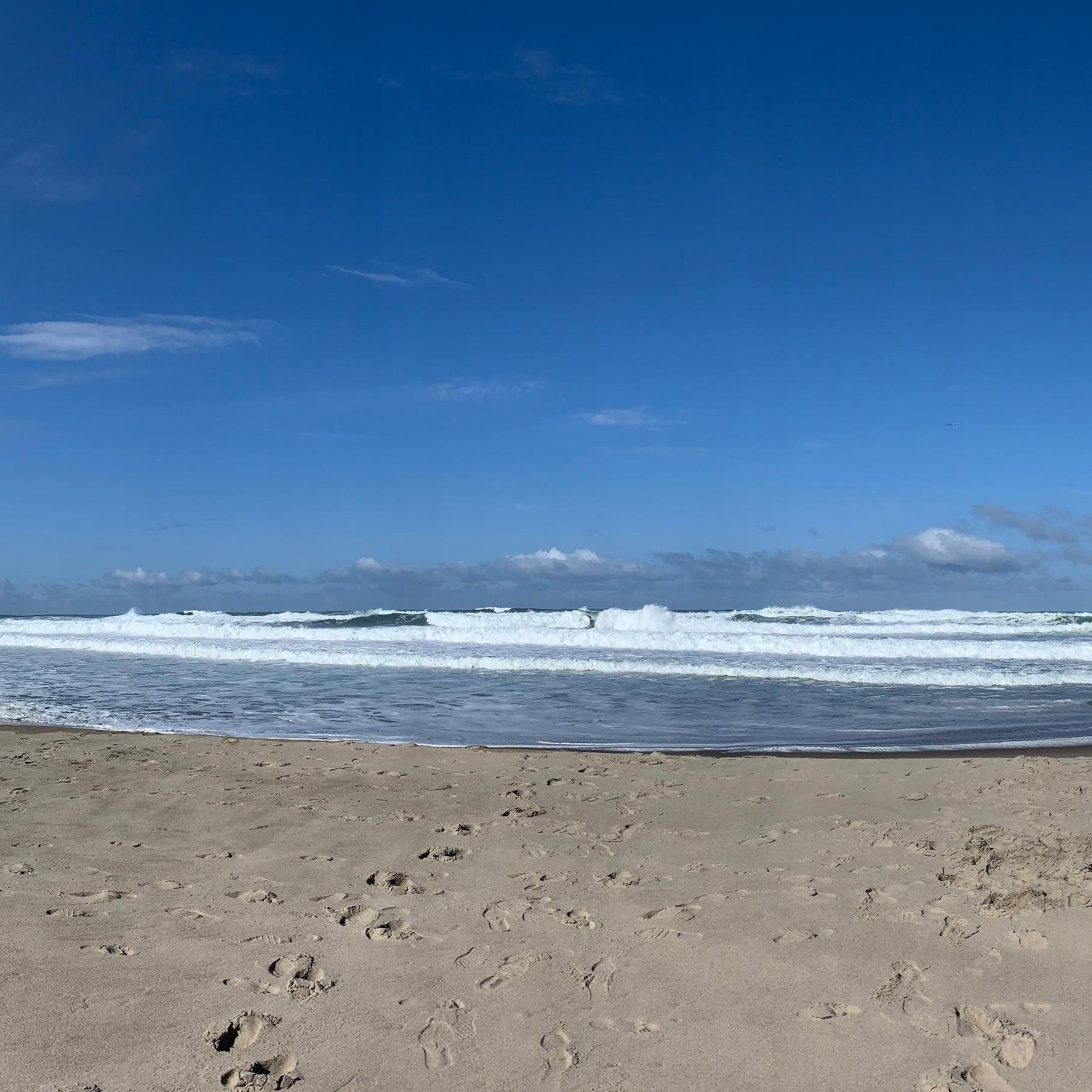 1 Month Anniversary Beach Trip - Beautiful day for being at the beach