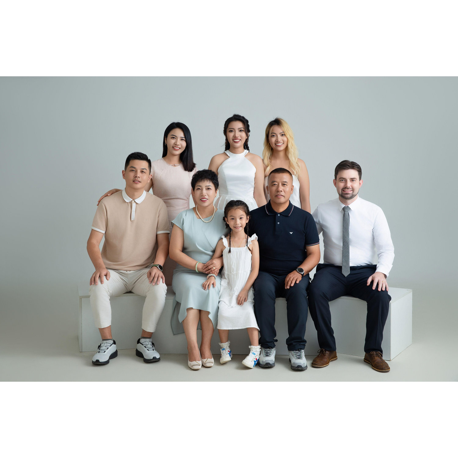 Family picture after the Chinese Wedding Banquet with Miao's family.