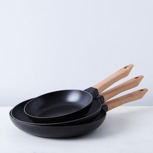Staub Cast Iron Fry Pan with Beechwood Handle