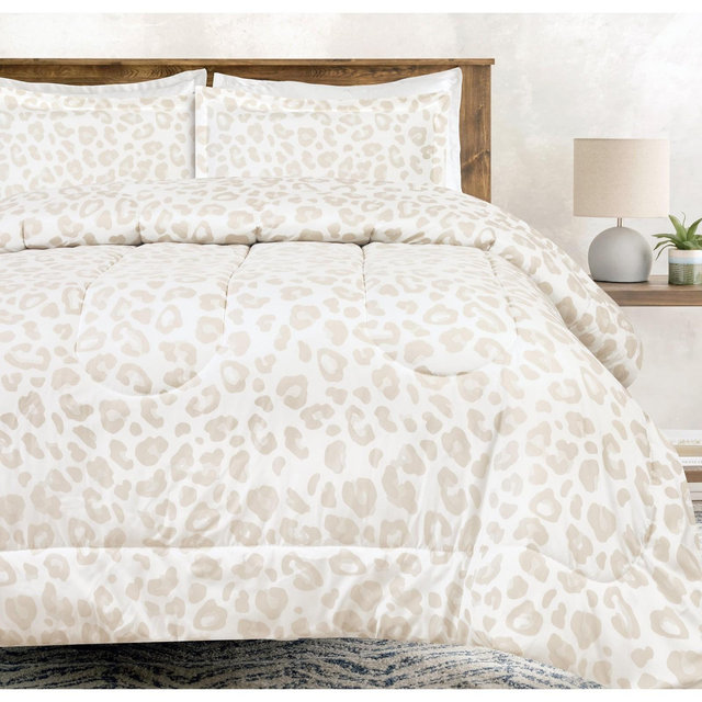 Chanasya Leopard Print Microfiber Comforter Set - 3-Piece Set - King Size