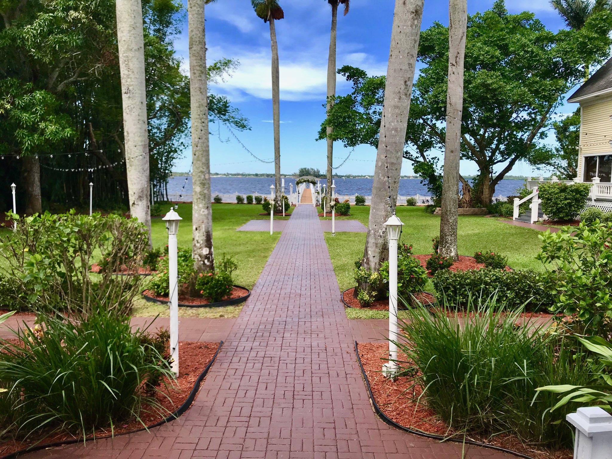 The Wedding Website of Audrey Modglin and Robert Garcia